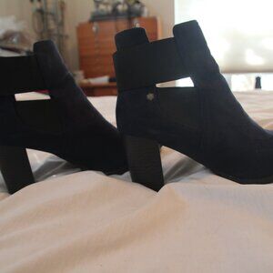 Boots. Navy blue. Size 8M. Attention brand. Like new.